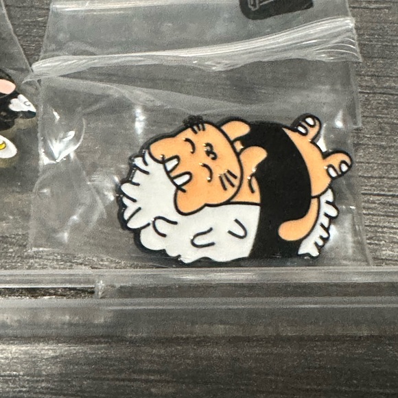 Set of 5 Assorted Enamel Cat Pins - Picture 6 of 7